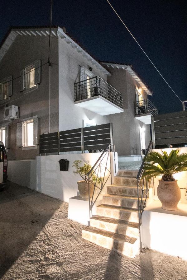 Angelos Apartments Ликсури Экстерьер фото