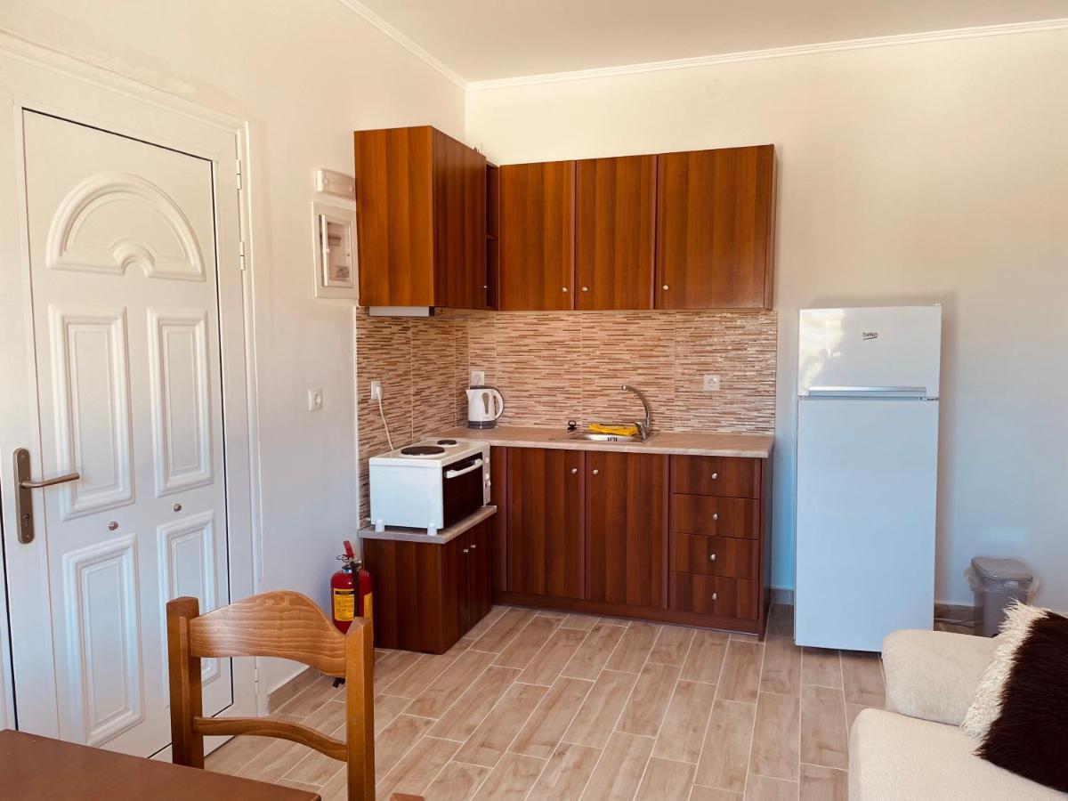 Angelos Apartments Ликсури Экстерьер фото